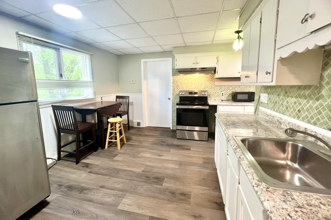 kitchen and dining - Fully furnished private bedrooms in little Italy Duplex