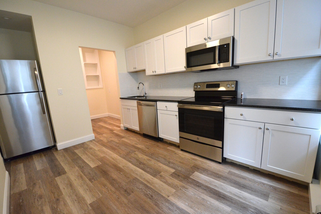 35 Brookline St. - Renovated 3 bed 1.5 bath in Cambridge! - Available 9/01 Apartments