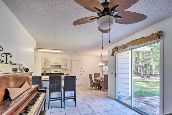 Dinning - 3 bedroom/2 bathroom home for rent with 5 acres of land!