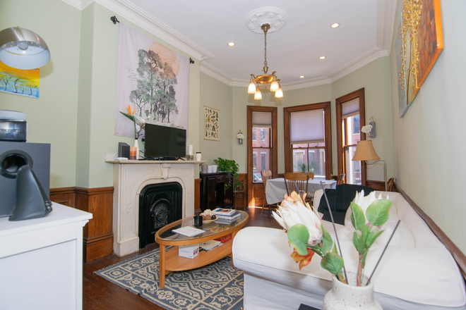 . - **NO BROKERS FEE!! Renovated 4 Bed / 2 Bath w/ LAUNDRY IN UNIT!