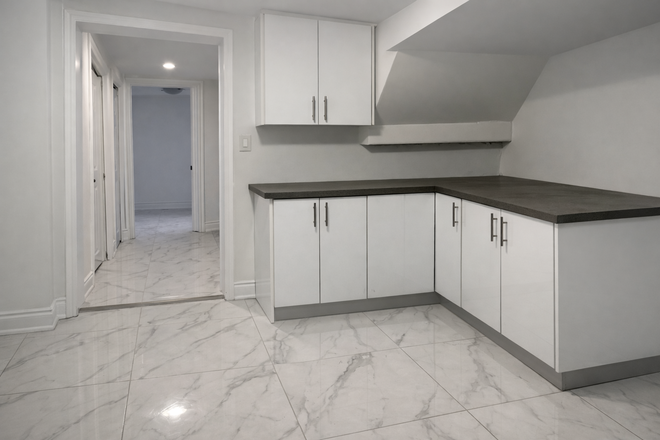 3 Bedrooms : $2,700 per month + utilities - 3 Unfurnished Bedrooms Entire Basement for rent in Glenholme Avenue Apartments