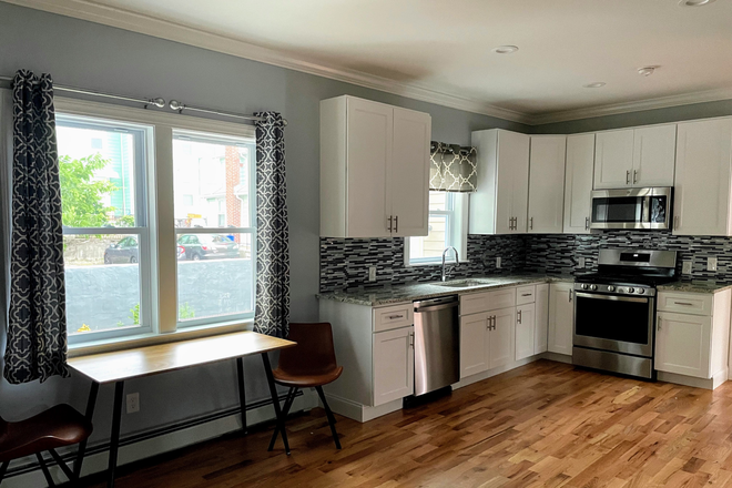 Kitchen - Private Bedroom in Shared 3-Bedroom 2-Bathroom Furnished Apartment Available - $1200/month