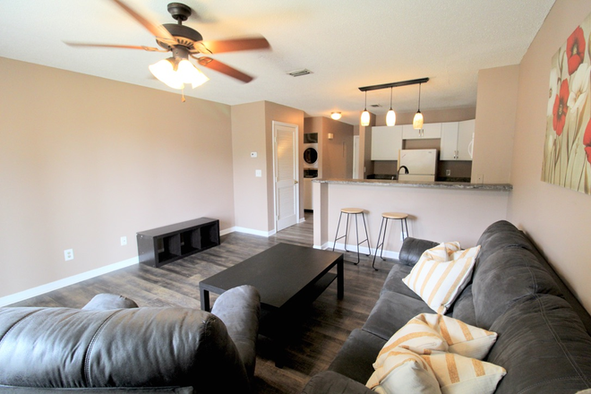 Living room - Hunters Ridge - 4 bedroom 2 bath apartment for rent! Pre-leasing for the 26-27 year!