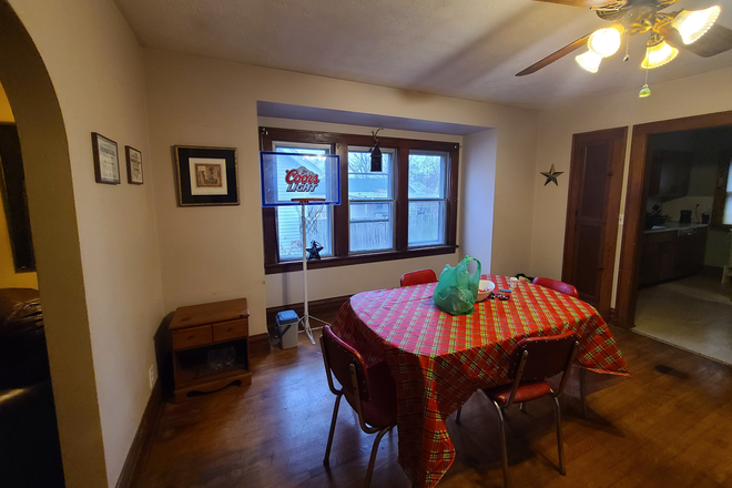 Dinning - HOUSE SHARE NEAR COLUMBIA PARK INCLUDES UTILITIES $700 P/MONTH