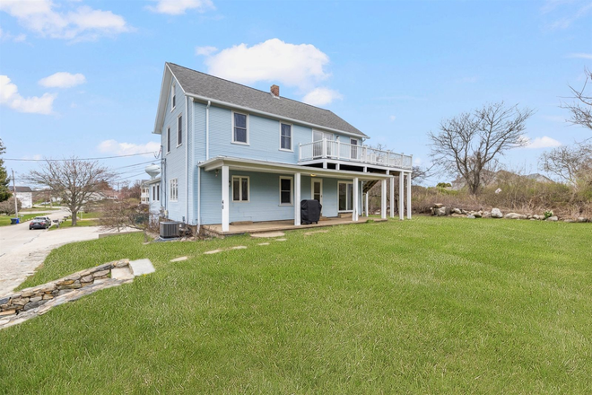 house - Two Individual Rooms available for URI Female Grad students in Beautifully Renovated Upscale Home