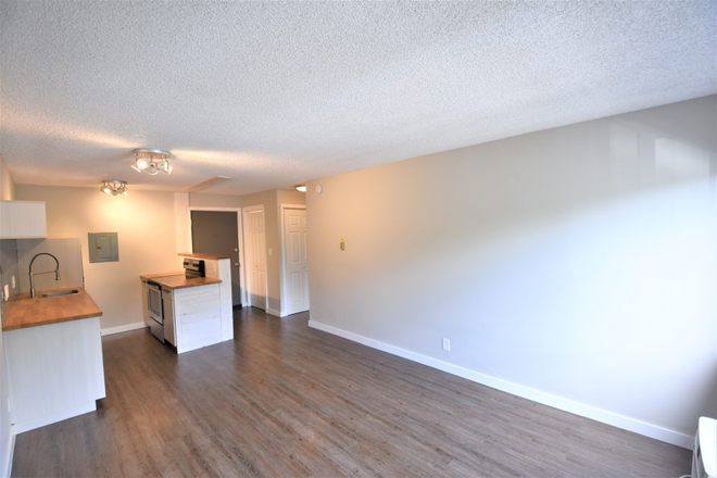 Kitchen, living room - 1707 22nd Apartments