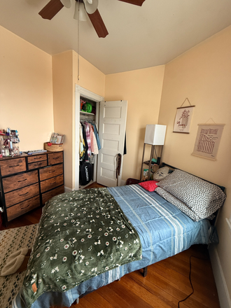 Bedroom - Subleasing a private room with easy access to campus. Triplex