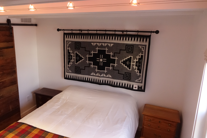 4 Bedrooms, new queen beds - 4 BR, 1 BA Apartment furnished, all utilities. incl, MIT/Harvard in Central Sq