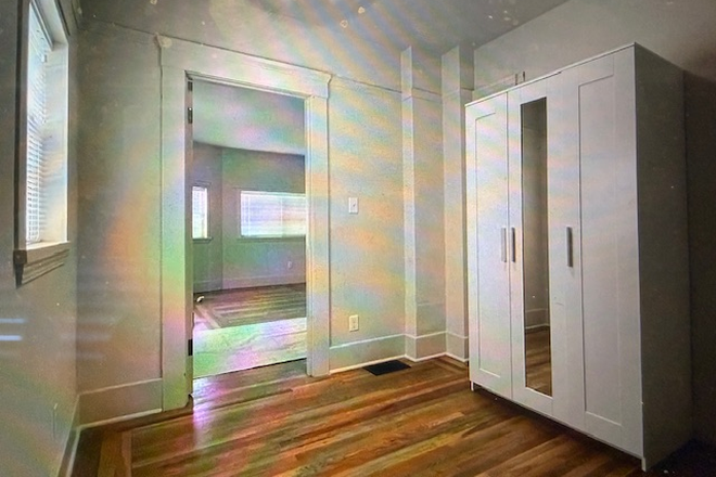 Bedroom subletting - one room for sublease in three bedroom apartment