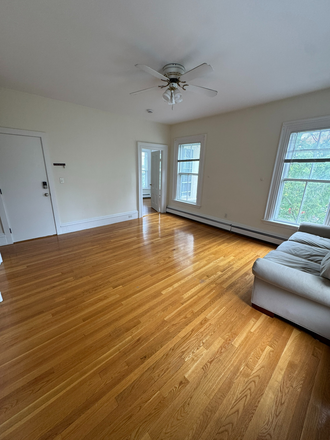 . - AVAIL NOW - 3 Bed, 2 Bath, Pet Friendly, Easy T Access House