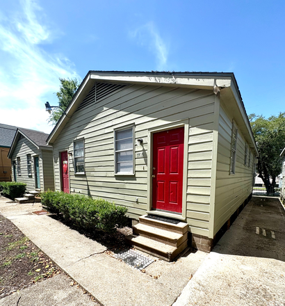 YOUR NEW HOME IS WAITING! - WASHER AND DRYER INCLUDED! Apartments