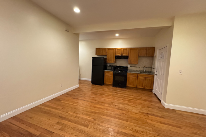 Open Concept Kitchen/Living Room - Spacious 3 Bdrm 1 Bath Apartments Unit Mins Away from NEU and UMASS Boston Campus