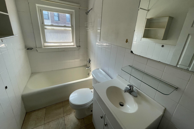 bathroom - 70 Kirkwood Road *Looking for Summer 2026 Semester Sublet* House