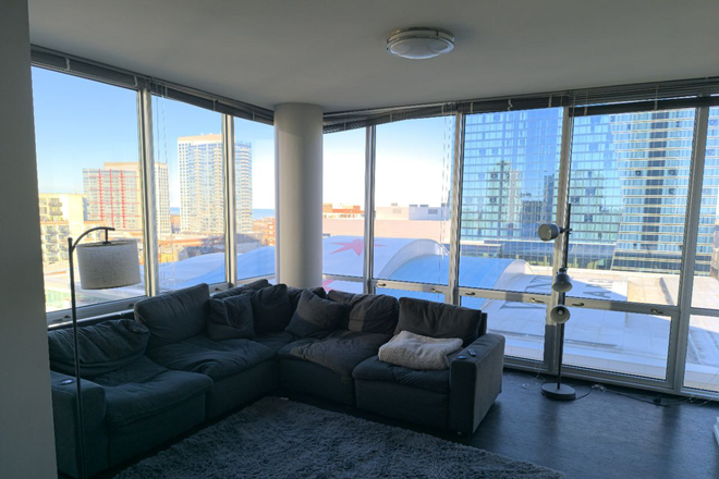 Living Room - MASTER SUITE w/ Private Bath & Walk-In Closet in South Loop Luxury High-Rise (Arrive Lex) Apartments