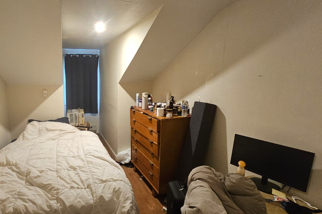 bedroom - Private room available for $1200 pcm from 17th may 2026 in Fort Hill, Boston, MA