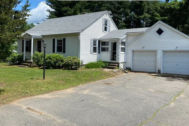 Outside street view - 1288 Federal Street Belchertown House