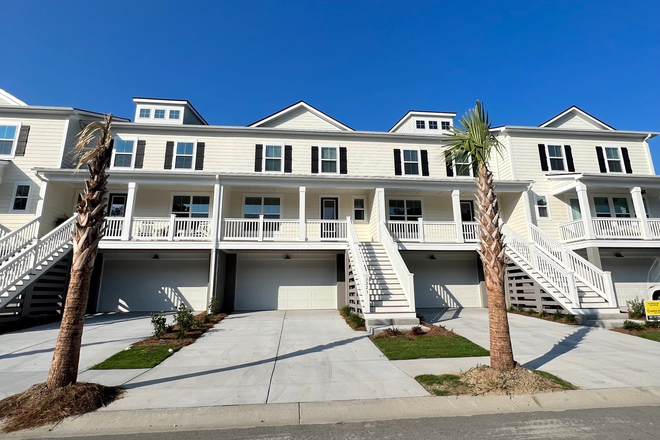 Front View - Center home - Liberty Hill Farm subdivision, Mount Pleasant - NEW 3B TOWNHOME for Rent