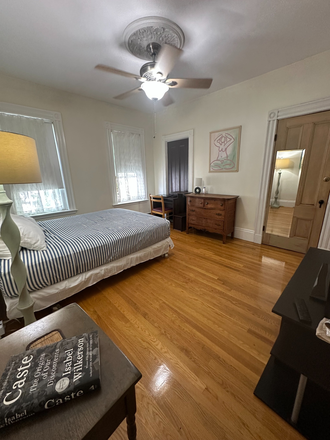 bedroom - Shared apt - Only 1 roommate! - Large Furnished BR ( 12 x 13ft ) end Aug 2026 - end June 2027