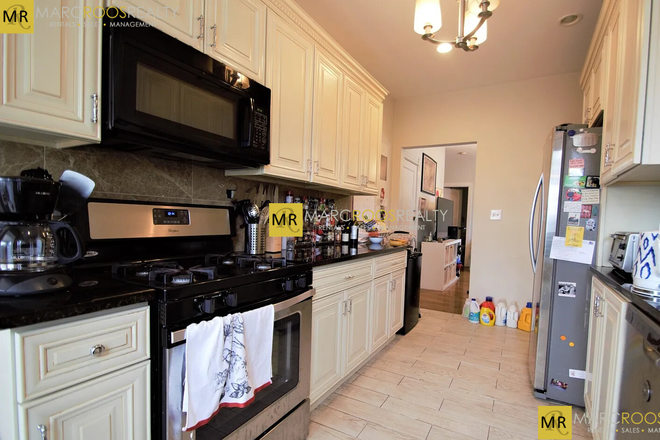 Call NOW for showings! 617-236-8600 - BABCOCK ST - CHARMING XXL 6BR NEAR BU, MBTA AVAIL *9/1/2026* W/ 4 BATHS, H&HW INC, IN UNIT LNDRY! Apartments