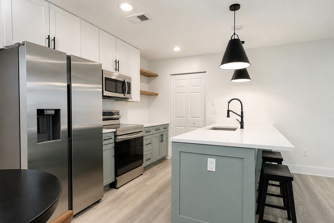 Kitchen - Renovated 2BR/2BA Mount Pleasant Condo – Easy MUSC & Downtown Commute