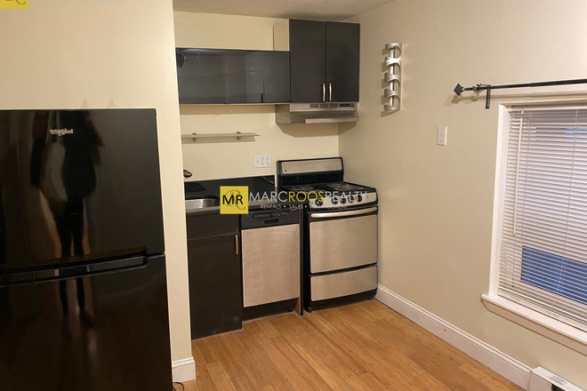 Call NOW for showings! 617-236-8550 - BARTLETT PL - GREAT DEAL IN HISTORIC NORTH END! COZY MODERN 2BR/1BA ON QUIET SIDE ST W/ HW INC, DW! Apartments