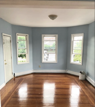 Living room - 3 bed 1 bath utilities included