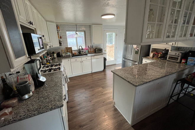 Kitchen View 1 - Charming Mid-Century Home with Mountain Close to UCCS Campus