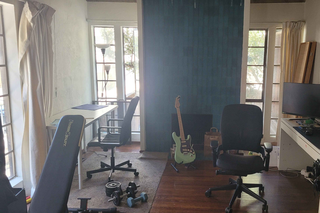 living room pic#1 - Apartment less than a mile from campus