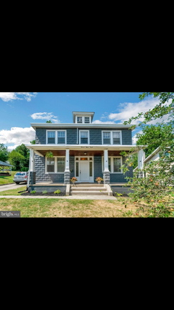 House - $1300/month Private room Charming Colonial in Conshohocken House