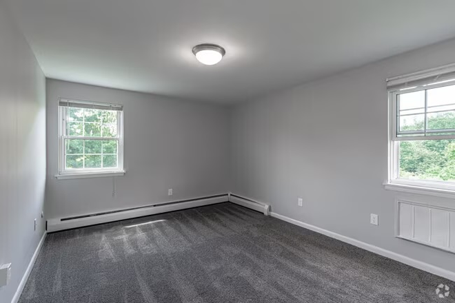 Bedroom - The Boulders Apartment Complex - $850/Month Private Room (Unfurnished)