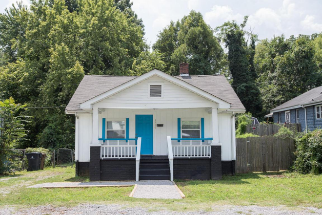 Outside view - West Knox home
