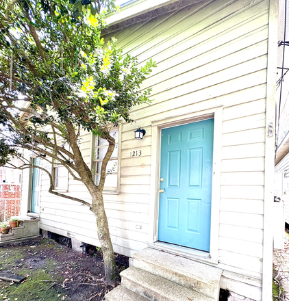 Welcome Home! - WASHER AND DRYER INCLUDED!