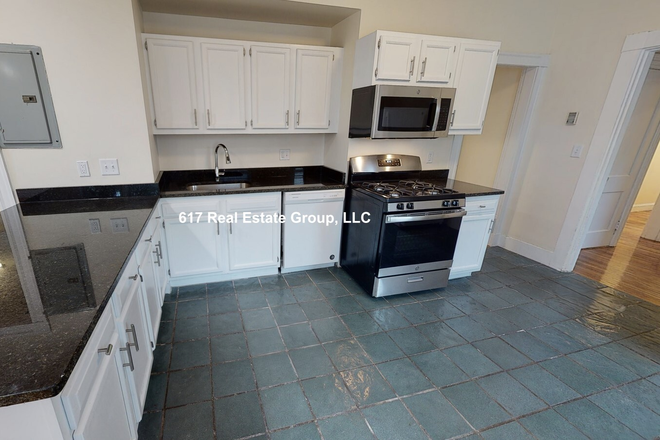 . - NO BROKER FEE - 4.5 Bed w/PARKING avail 9/1/25!!