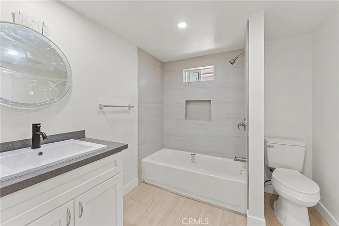 Bathroom - Furnished, utilities included, Student/Faculty Housing, Downtown Riverside/Mission Inn Area. Duplex