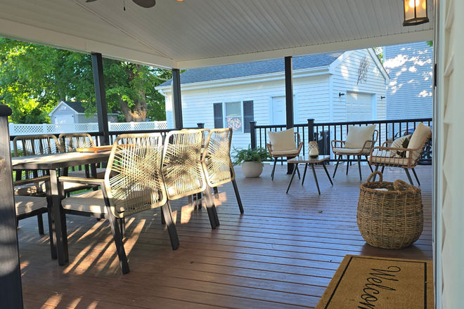 Spacious Covered Deck - Charming Home Heart of Wakefield