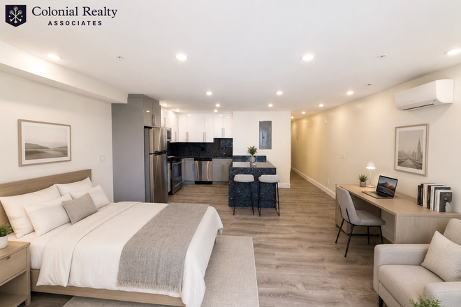 Unit - MOVE NOW! HUGE LUXURY STUDIO MOMENTS TO BU! IN-UNIT LAUNDRY!!!! Condo