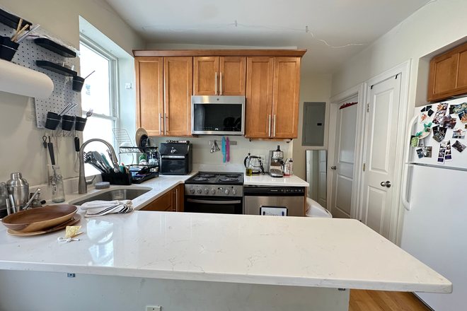 Kitchen - LAUNDRY IN UNIT! 4Bed/2Bath w/ GREENLINE OUTSIDE! Apartments