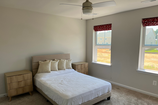 Bedroom Window View - **ROOM FOR RENT!!!** ALL UTILITIES INCLUDED IN PRICE!!** House