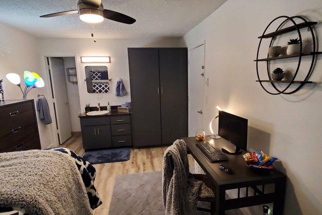 typical room - Campus Court, Capri Eugene, really close to campus Apartments