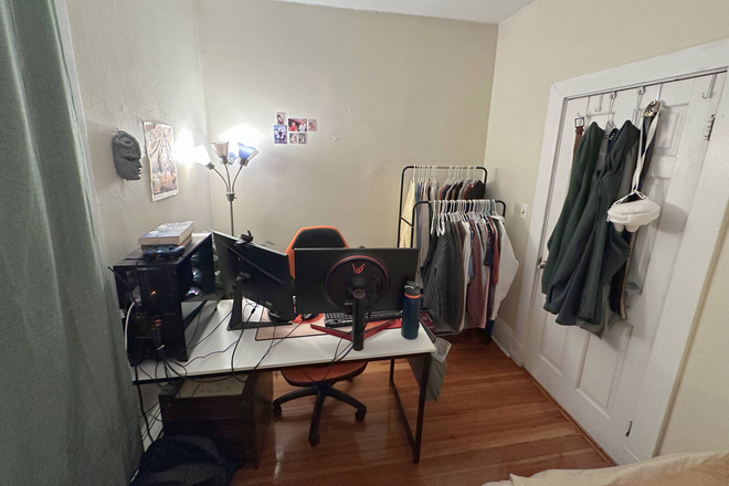 Desk & Clothes Rack - (AVAILABLE JANUARY-AUGUST) Well-lit, fully furnished bedroom in 4 bed 2 bath apartment