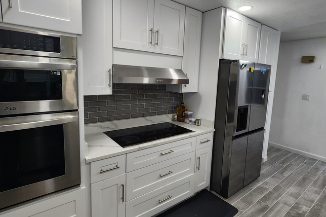 New kitchen appliances, cabinets and floor - 1 bedroom available with parking House