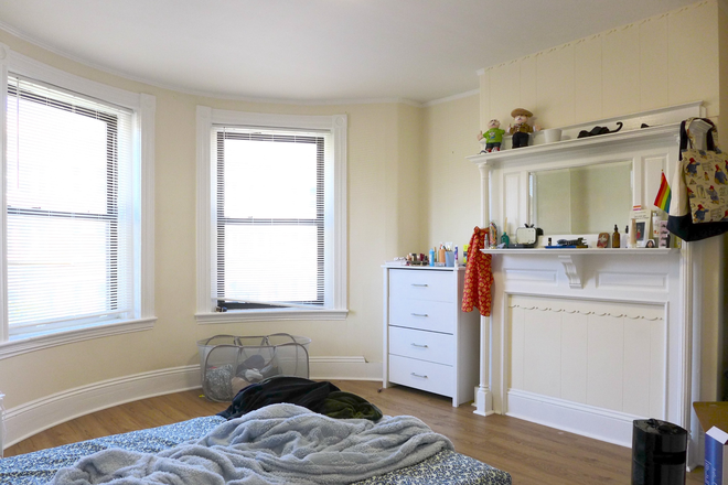 bostonrealtyonline.com - Airy and Updated Four Bed with Smooth Commuter Flow