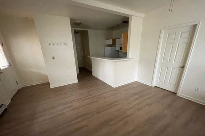 Living Room - Private Bedroom/Bathroom, close to Pearl Street Apartments