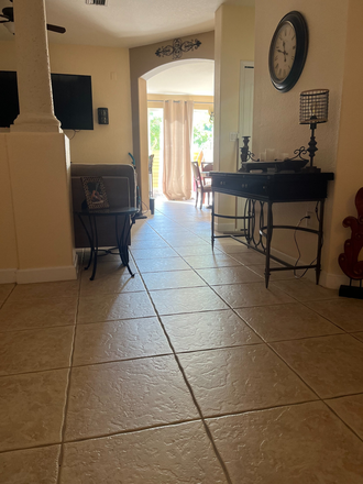 Living Room - Townhouse Rent a Room