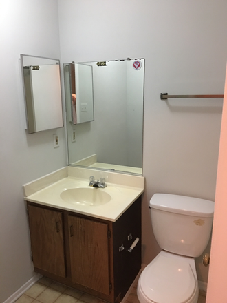 Upstairs bathroom - Two bedrooms available in town house walking distance to UMD Campus!