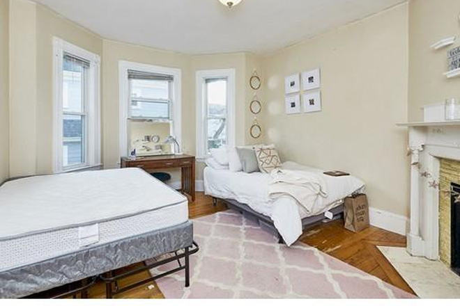 Bedroom - Single Room in Prime Location at 295 Foster Street