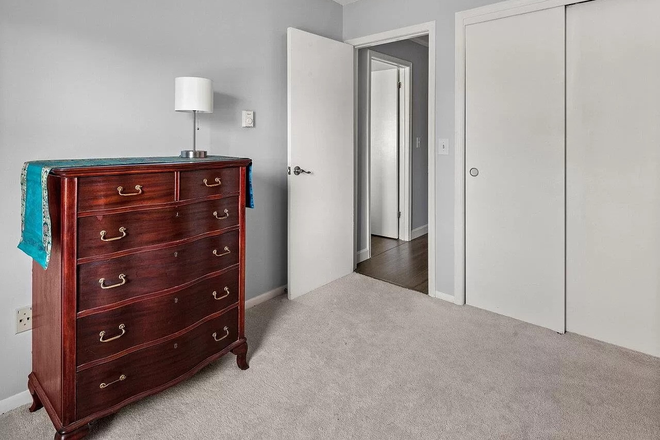 Bedroom - Furnished Room in Essex Condo Available! Perfect for Visiting Med-Students or Traveling Nurses!