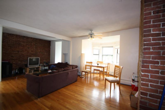 Call NOW for showings! 617-236-8550 - WORCESTER SQ - BU MED/DENTAL! FLR THRU 2BR/1BA IN CLASSIC BROWNSTONE W/ H&HW INC *AVAIL NOW!* Apartments