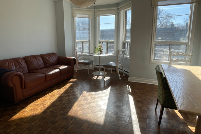 Living room - Spacious & Bright Townhouse Unit in Annex with Private Balcony
