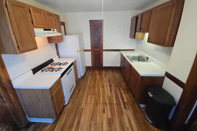 . - **NO BROKERS FEE!!** Sunny 2 Bed / 1 Bath w/ Parking!! Available NOW!! Apartments